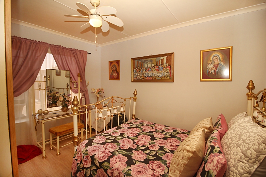 2 Bedroom Property for Sale in Heiderand Western Cape